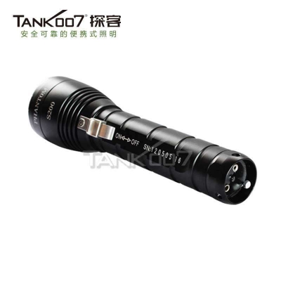 Tank007探客專(zhuān)業(yè)潛水手電筒超亮遠射探洞打獵家用戶(hù)外照明18650充電鋰電池深度防水手電D60+高級電池+充電器