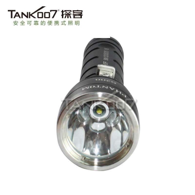 Tank007探客專(zhuān)業(yè)潛水手電筒超亮遠射探洞打獵家用戶(hù)外照明18650充電鋰電池深度防水手電D60+高級電池+充電器